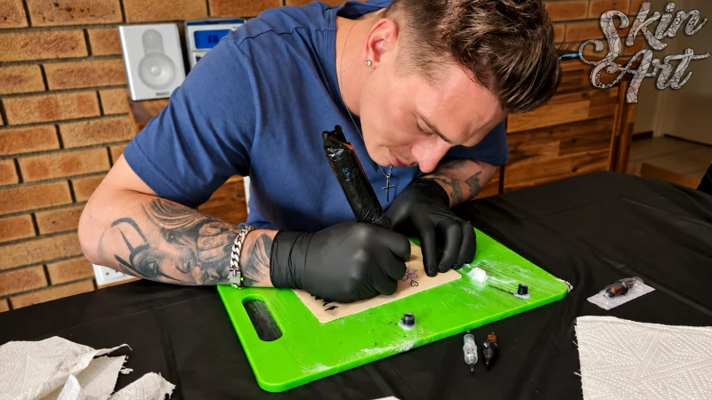 Tattoo training practice on synthetic skin
